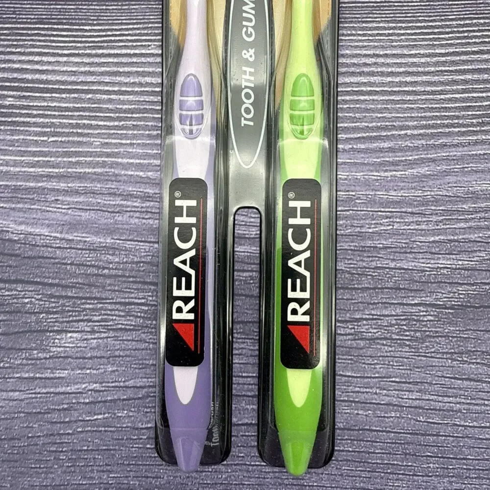 2 LOT Vintage Reach MAX (87) MEDIUM Full Head Beyond Clean Massaging Gums 2004